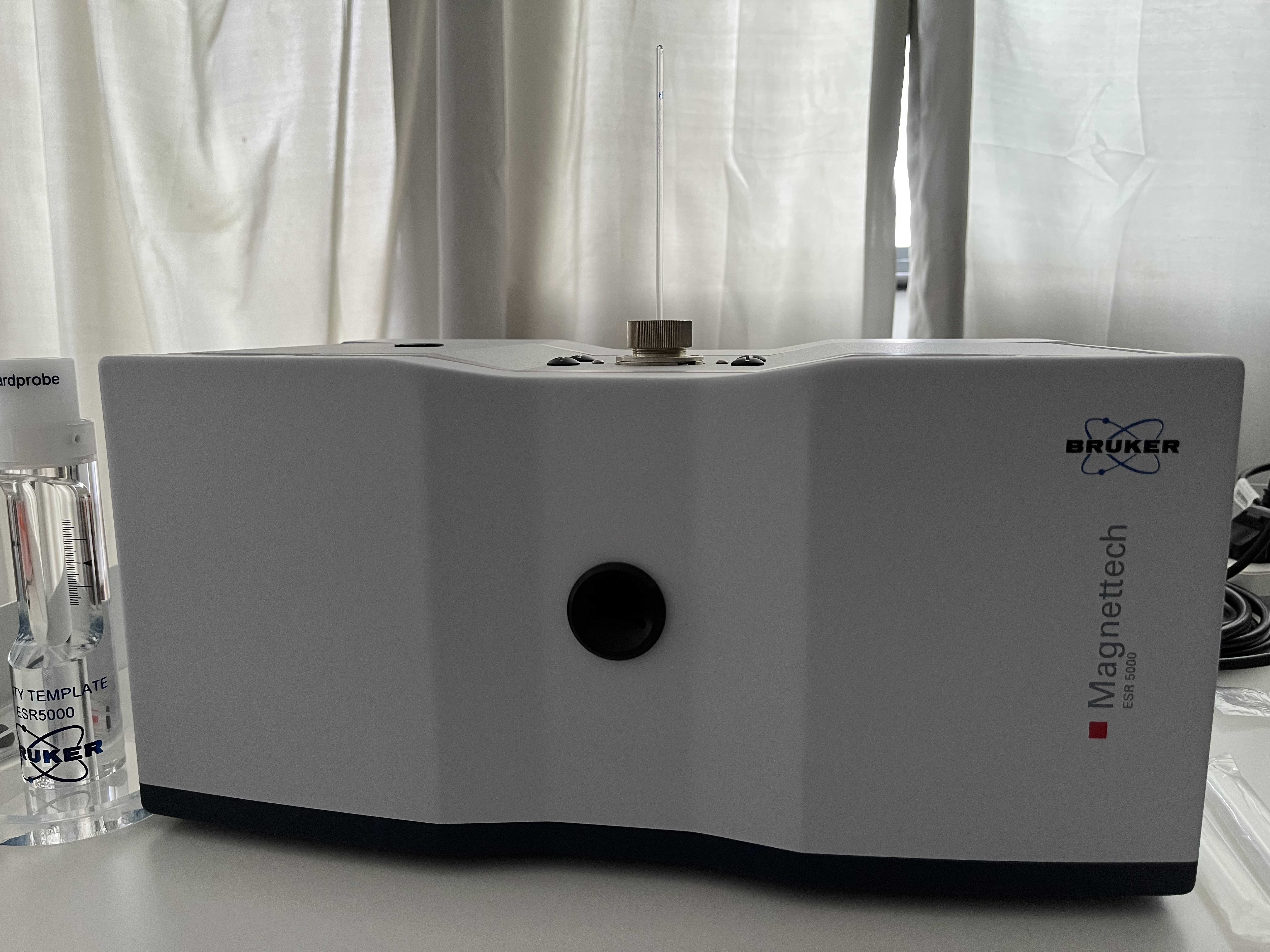 南京新飞达为南京大学再次顺利安装成功布鲁克台式顺磁共振波谱仪ESR 5000